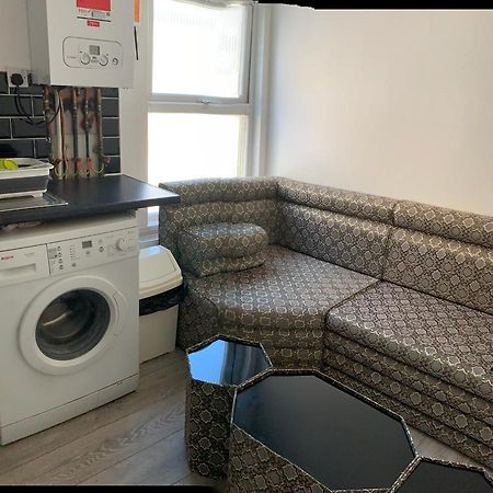 Beautiful Hoe Street First Floor One Bedroom Apartment B Walthamstow ロンドン エクステリア 写真