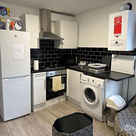 Beautiful Hoe Street First Floor One Bedroom Apartment B Walthamstow ロンドン エクステリア 写真
