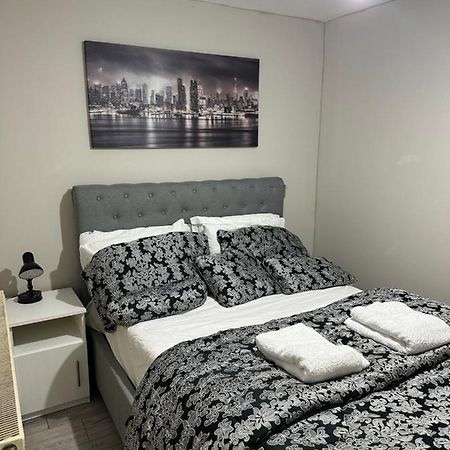 Beautiful Hoe Street First Floor One Bedroom Apartment B Walthamstow ロンドン エクステリア 写真