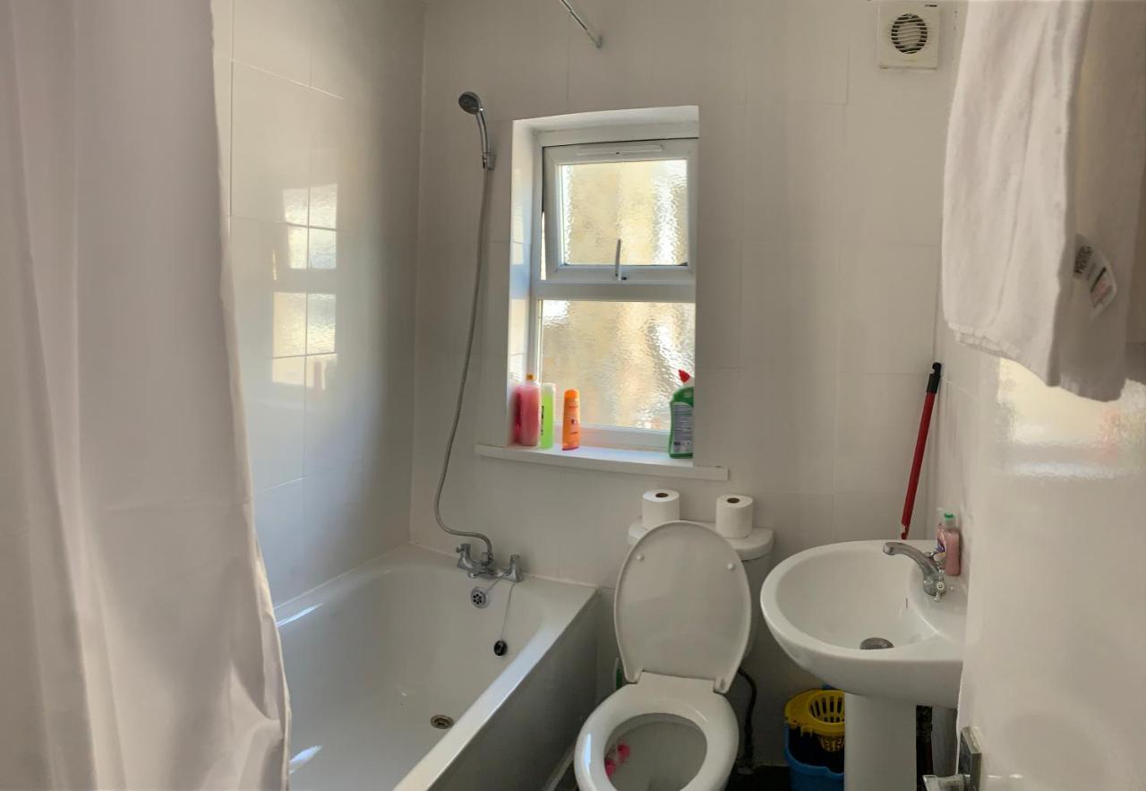 Beautiful Hoe Street First Floor One Bedroom Apartment B Walthamstow ロンドン エクステリア 写真