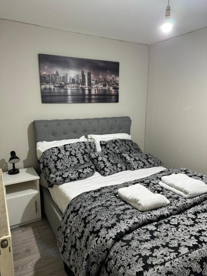 Beautiful Hoe Street First Floor One Bedroom Apartment B Walthamstow ロンドン エクステリア 写真